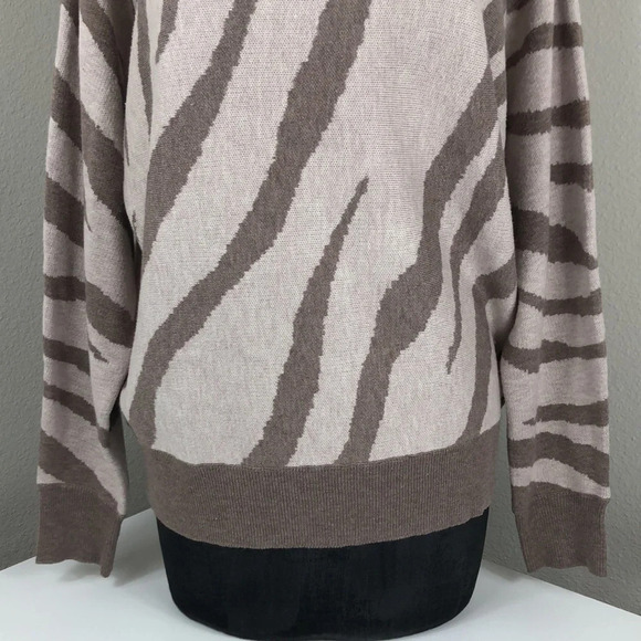 2/$30 TAHARI Sweater Size Medium Zebra Print Wool Blend Tan Brown Crewneck - Picture 6 of 16